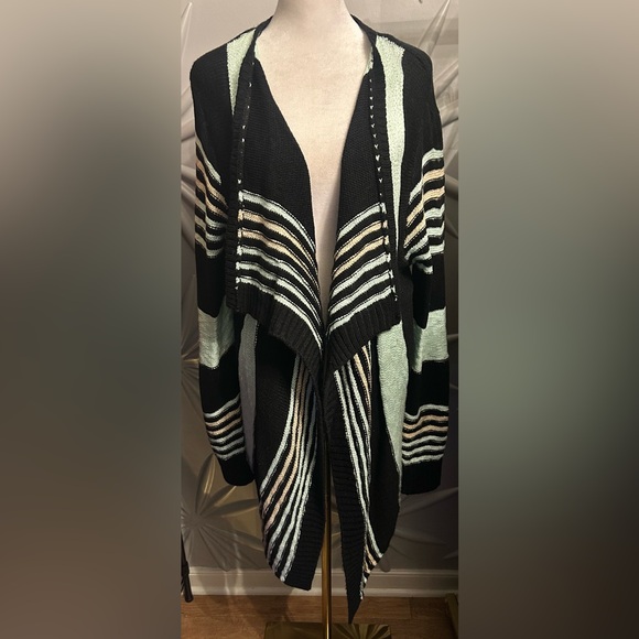 Charlotte Russe Sweaters - EUC Charlotte Russe SZ XL black/mint green/beige striped open front cardigan.
